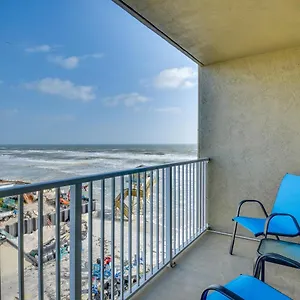 Breezy Daytona With Balcony And Views! , Daytona Beach United States