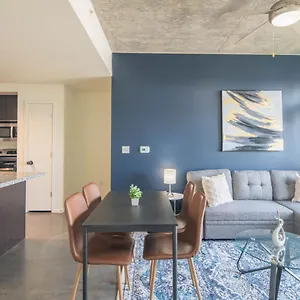 Striking 2bd - Cdt- Gym, Pool, Parking - Sleep8 , Phoenix United States